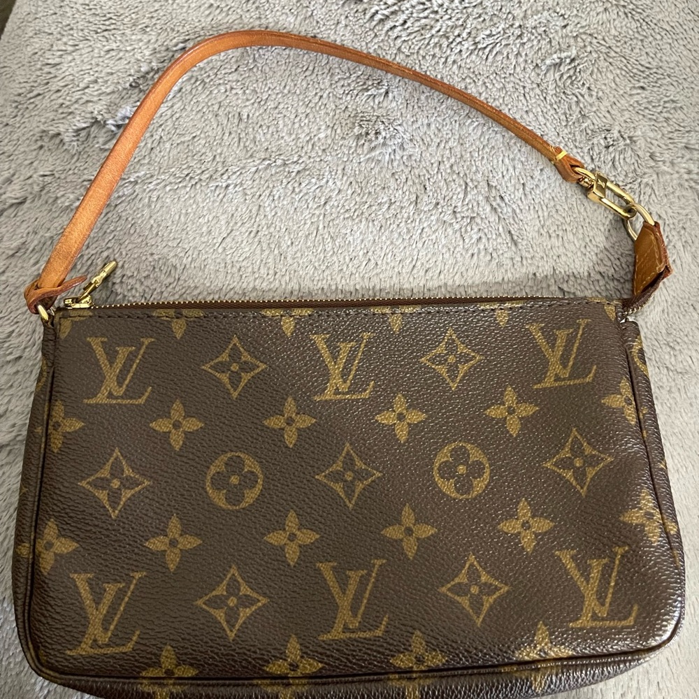 Louis Vuitton Pochette